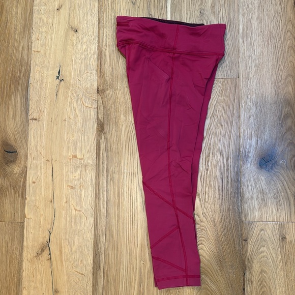 Lululemon Pace Rival Crop *Full-On Luxtreme 22", Size: 4: color: berry rumble - Picture 2 of 5